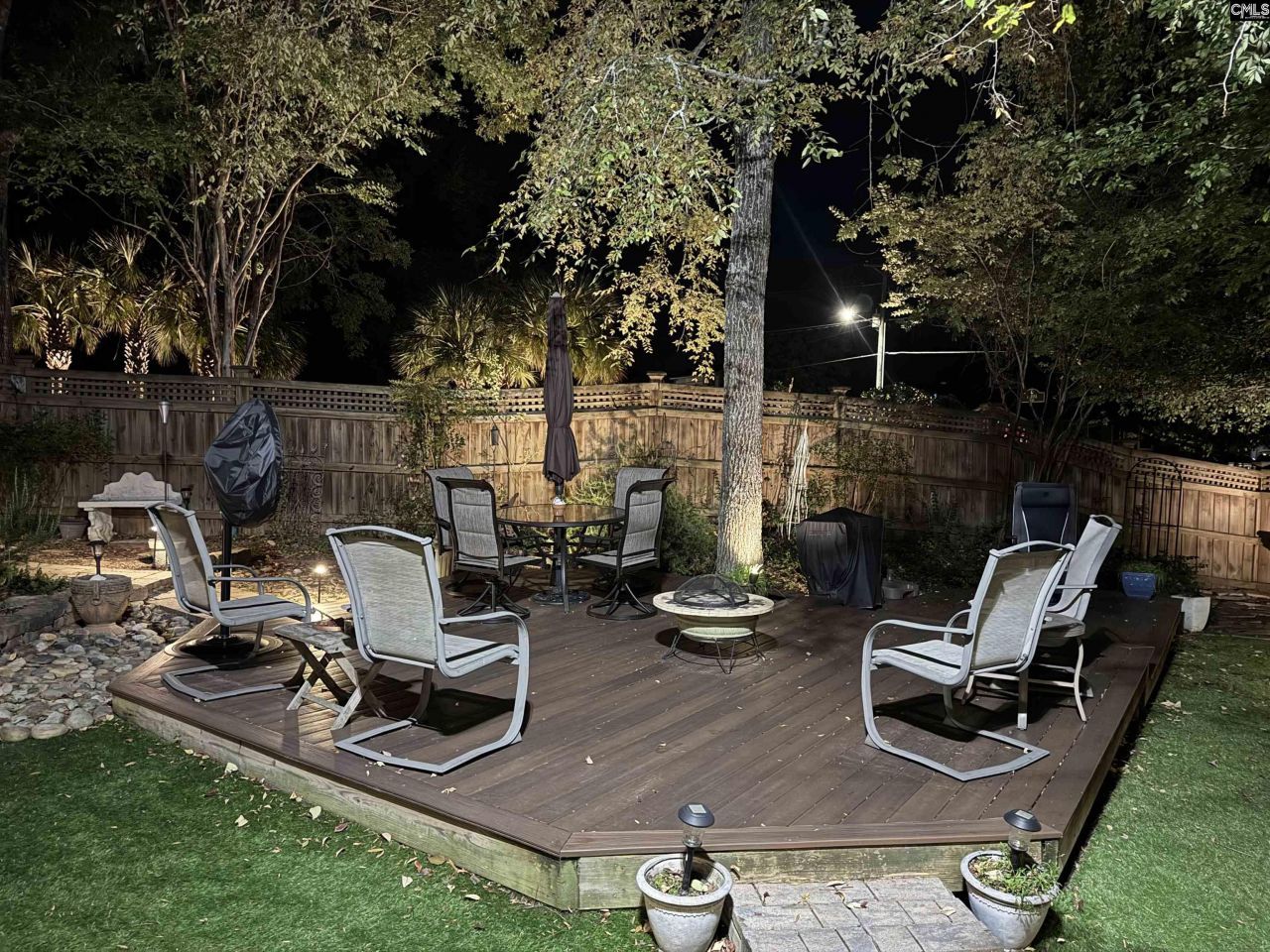 2 Beacon Point Court  Photo 4