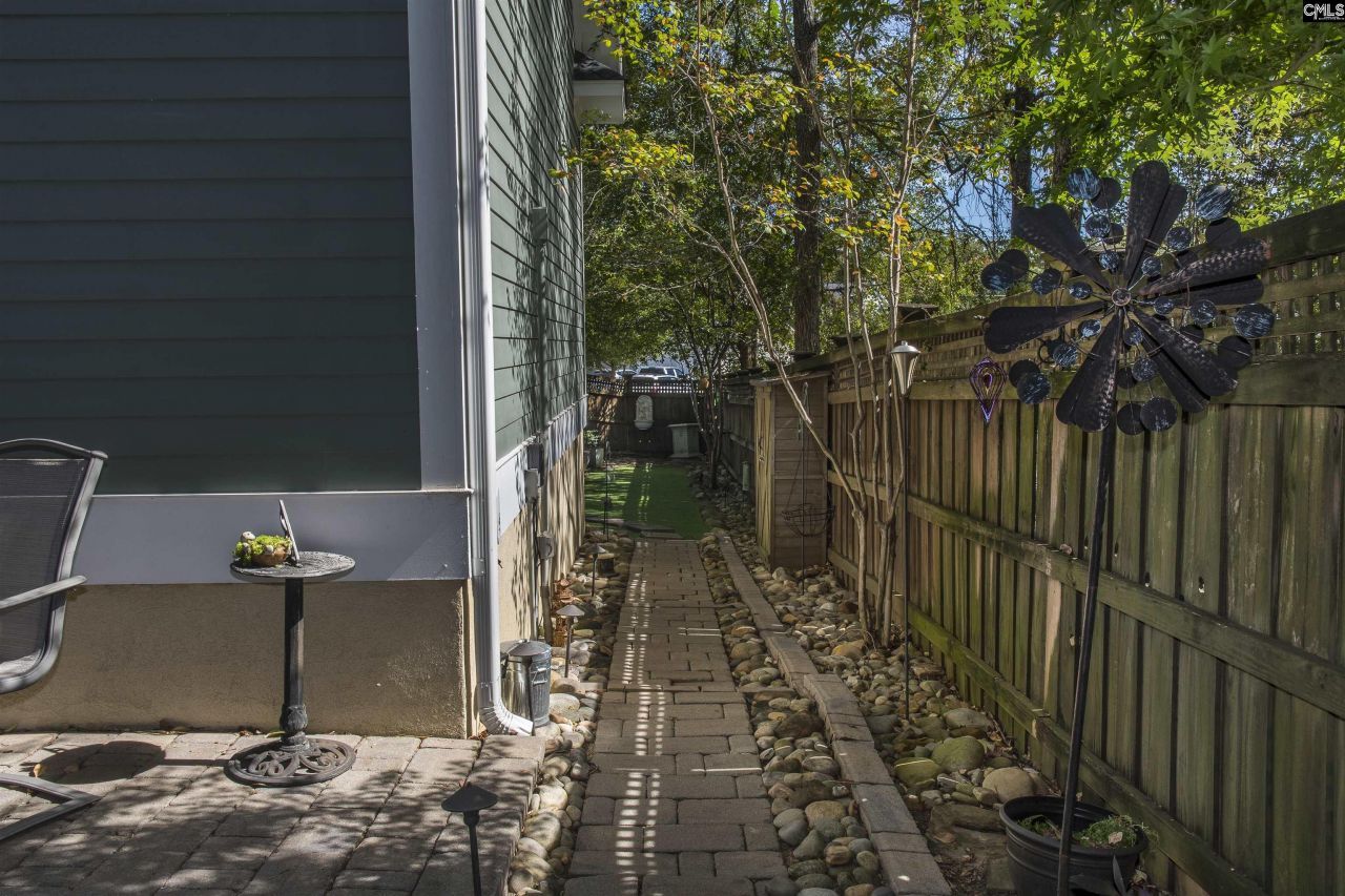 2 Beacon Point Court  Photo 44