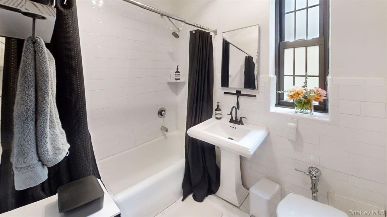 105 Garth Road, Unit 4k, Scarsdale, NY 10583 Main Photo