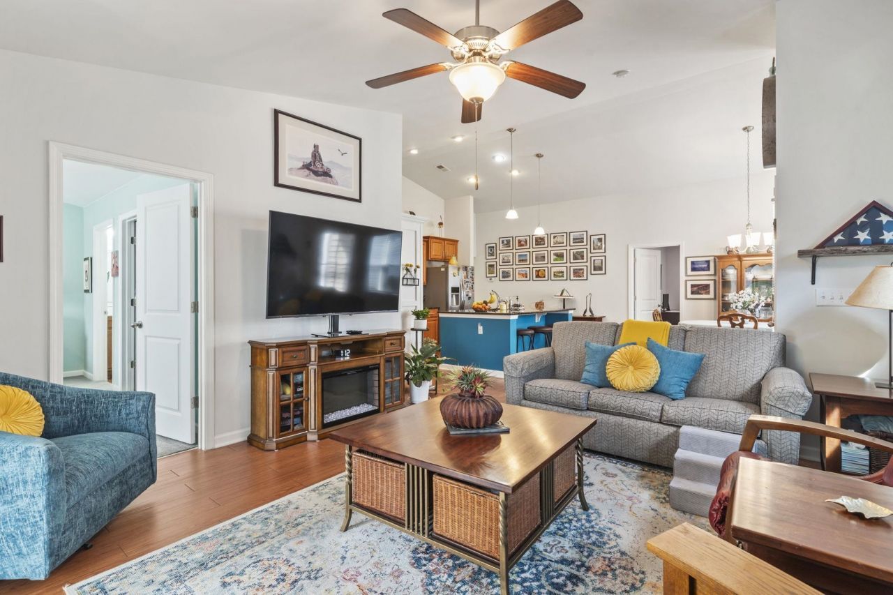 4412 Livorn Loop Photo 5