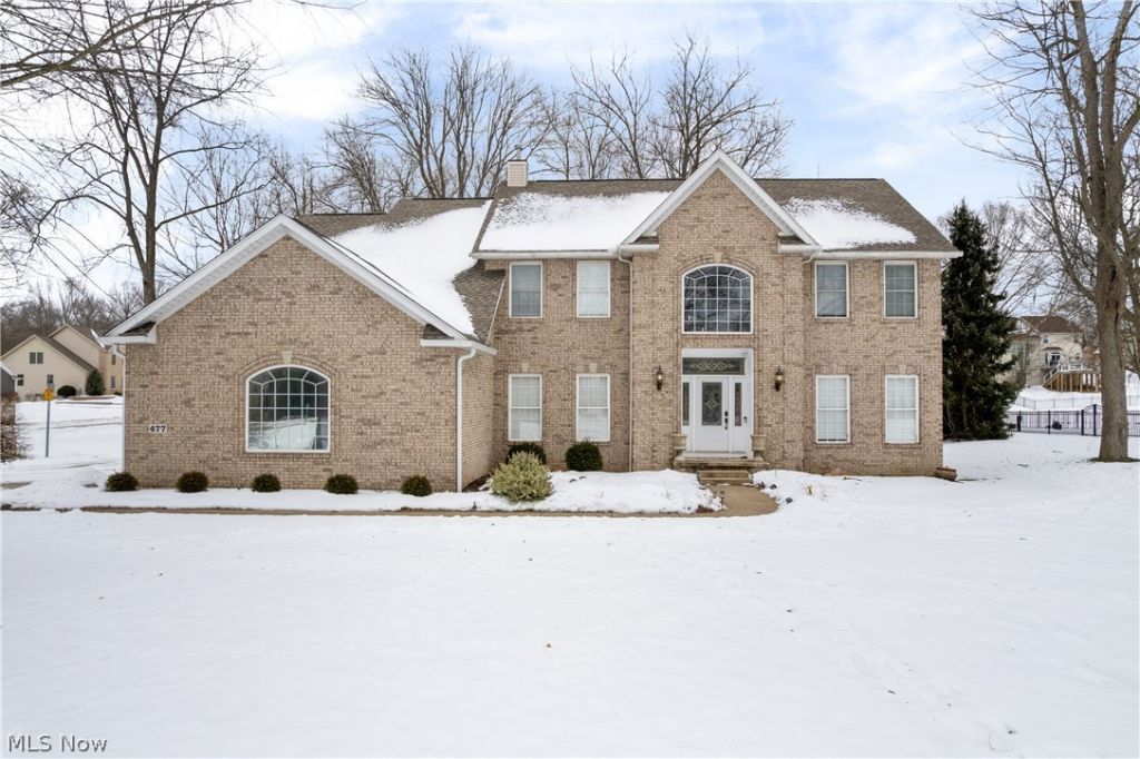 477 Misty Lane, Akron, OH 44321 Main Photo