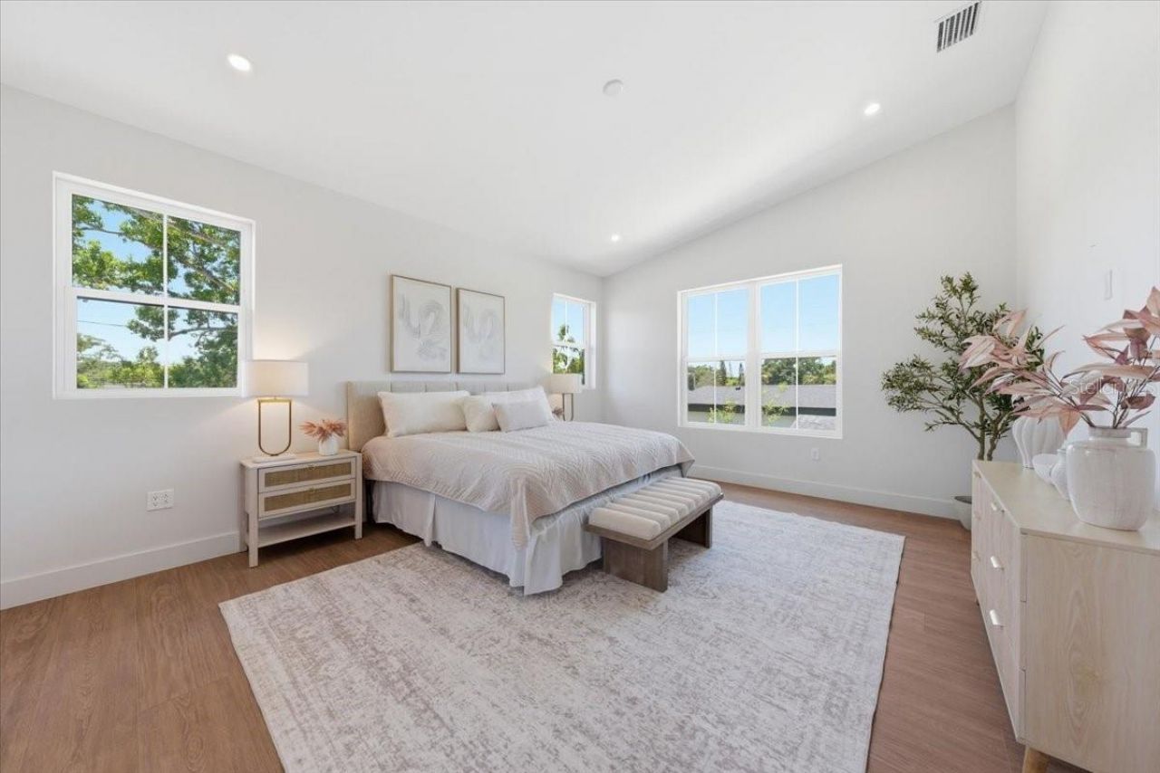 5130 Dartmouth Avenue N, Saint Petersburg, FL 33710 Photo