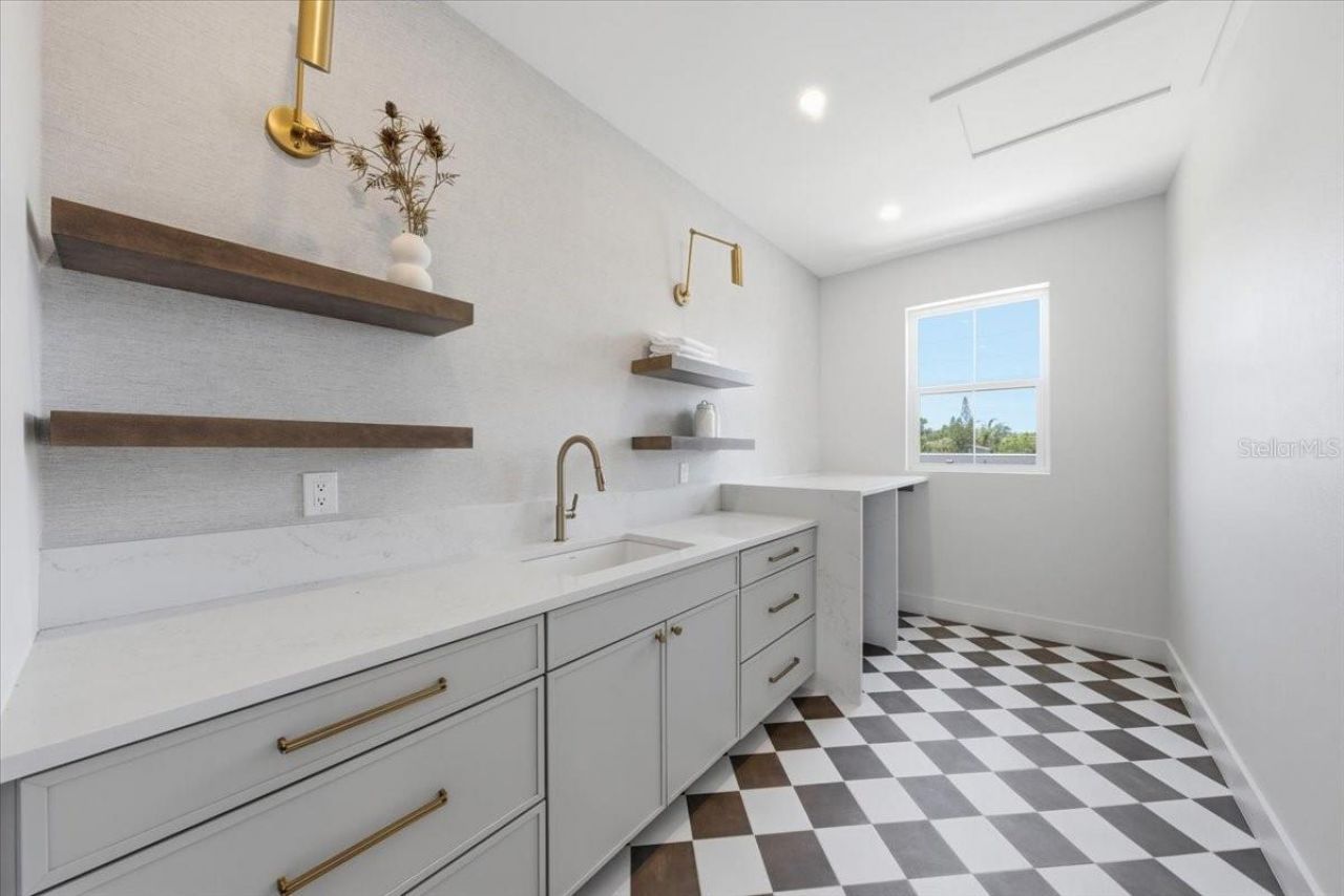 5130 Dartmouth Avenue N, Saint Petersburg, FL 33710 Photo