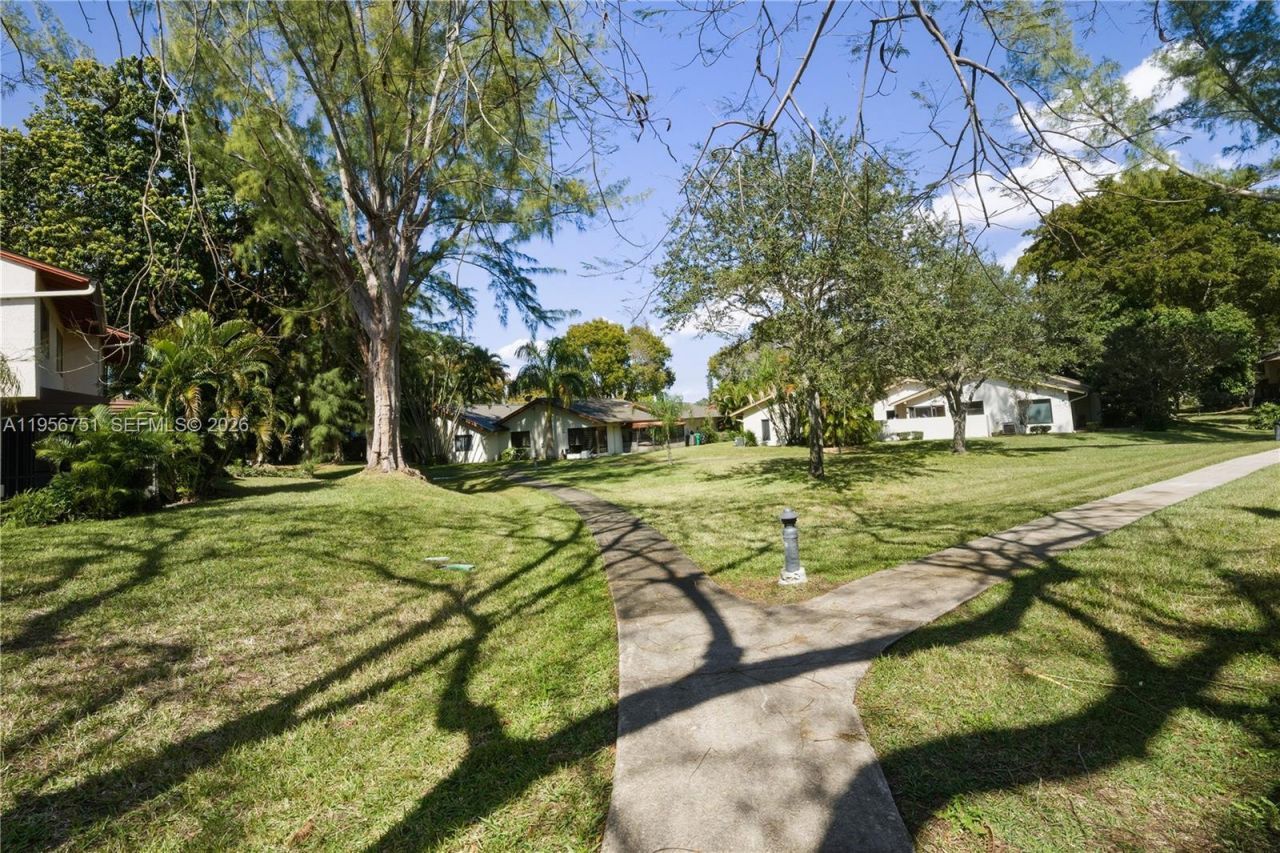 3404 Cherry Garden Cir, Unit 154, Lauderhill, FL 33319 Photo