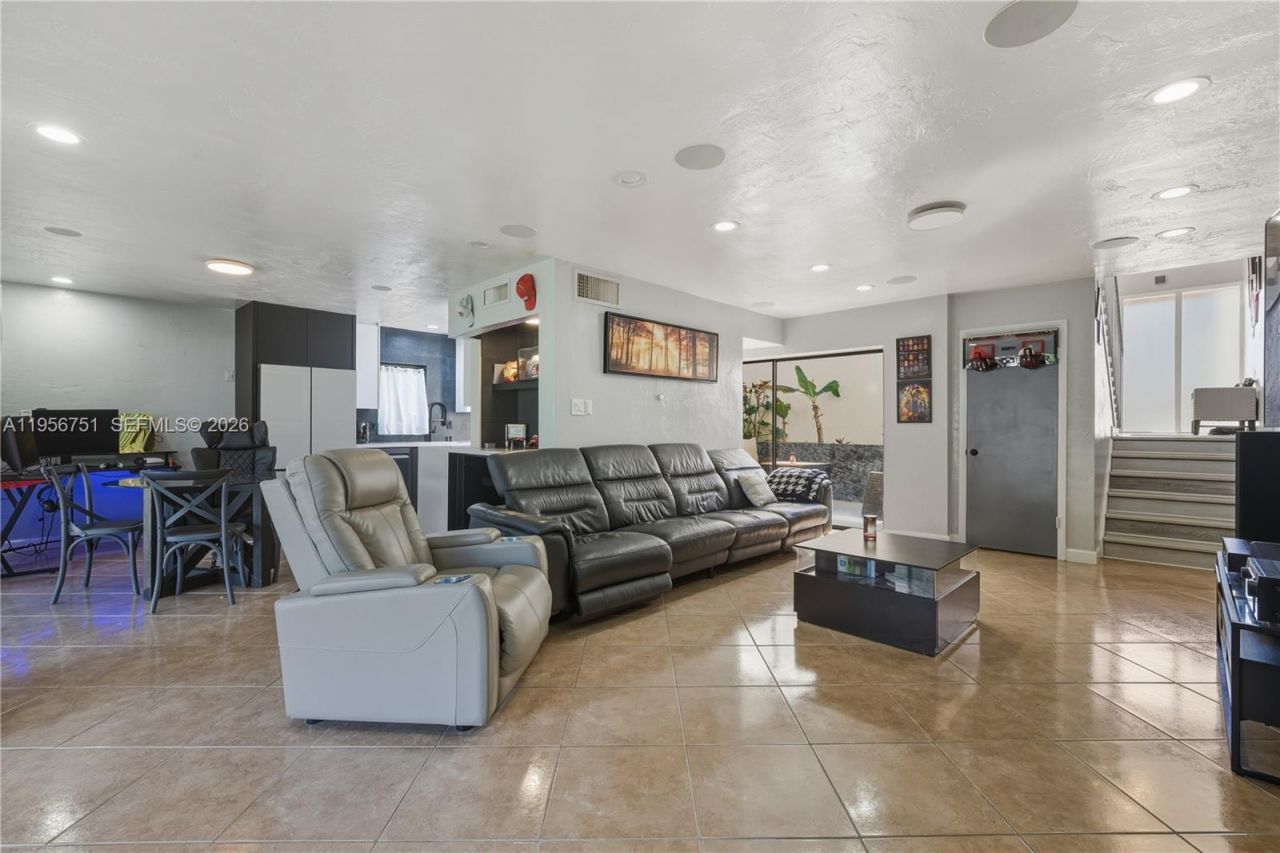 3404 Cherry Garden Cir, Unit 154, Lauderhill, FL 33319 Photo