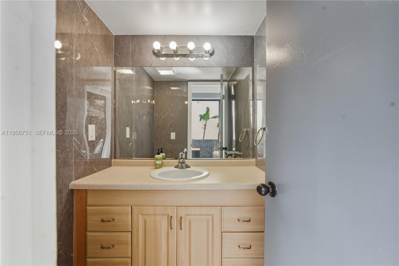 3404 Cherry Garden Cir, Unit 154, Lauderhill, FL 33319 Photo