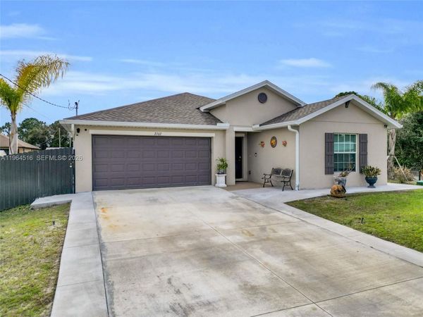 2707 2nd St SW, FL 33976