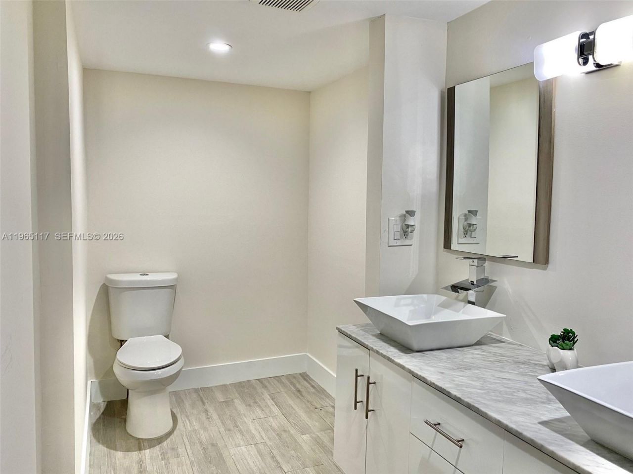 8897 Fontainebleau Blvd , Unit 303, Miami, FL 33172 Photo