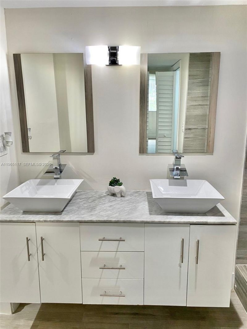 8897 Fontainebleau Blvd , Unit 303, Miami, FL 33172 Photo
