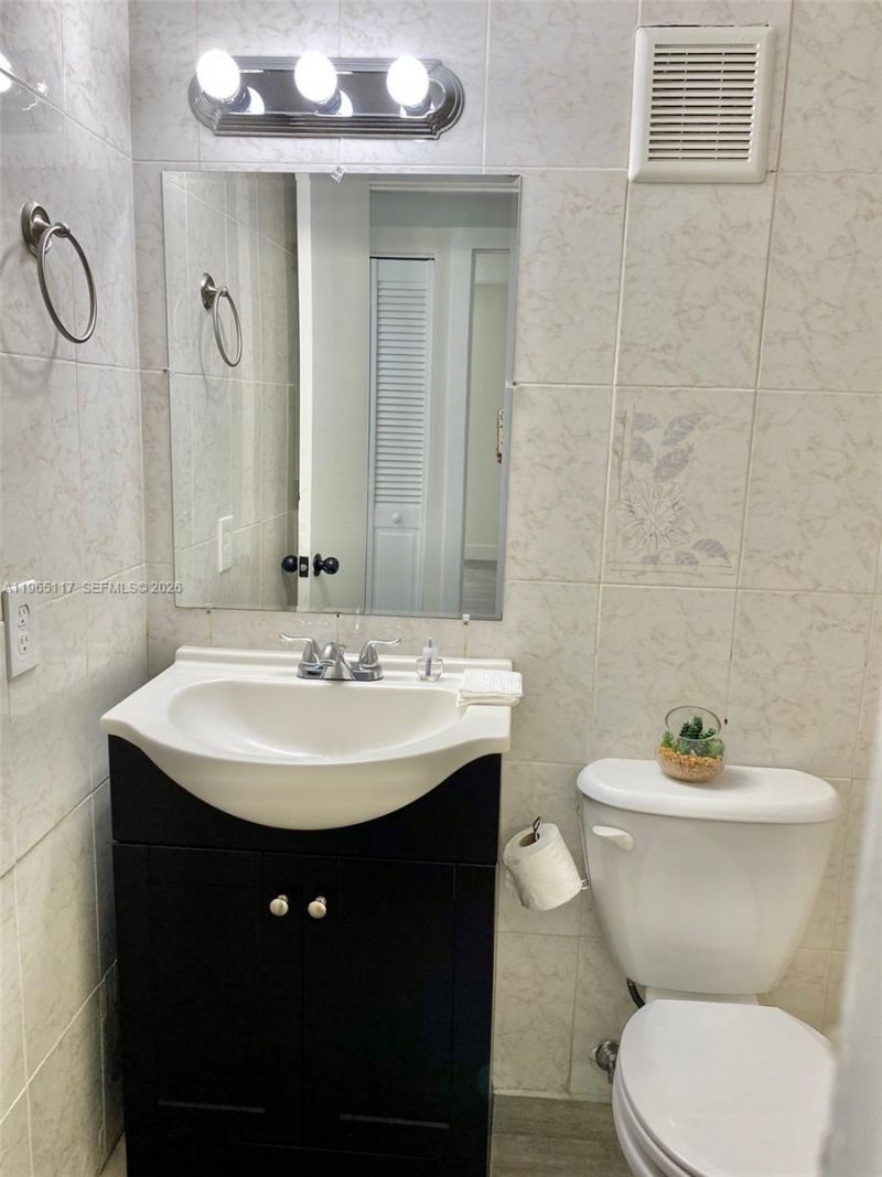 8897 Fontainebleau Blvd , Unit 303, Miami, FL 33172 Photo