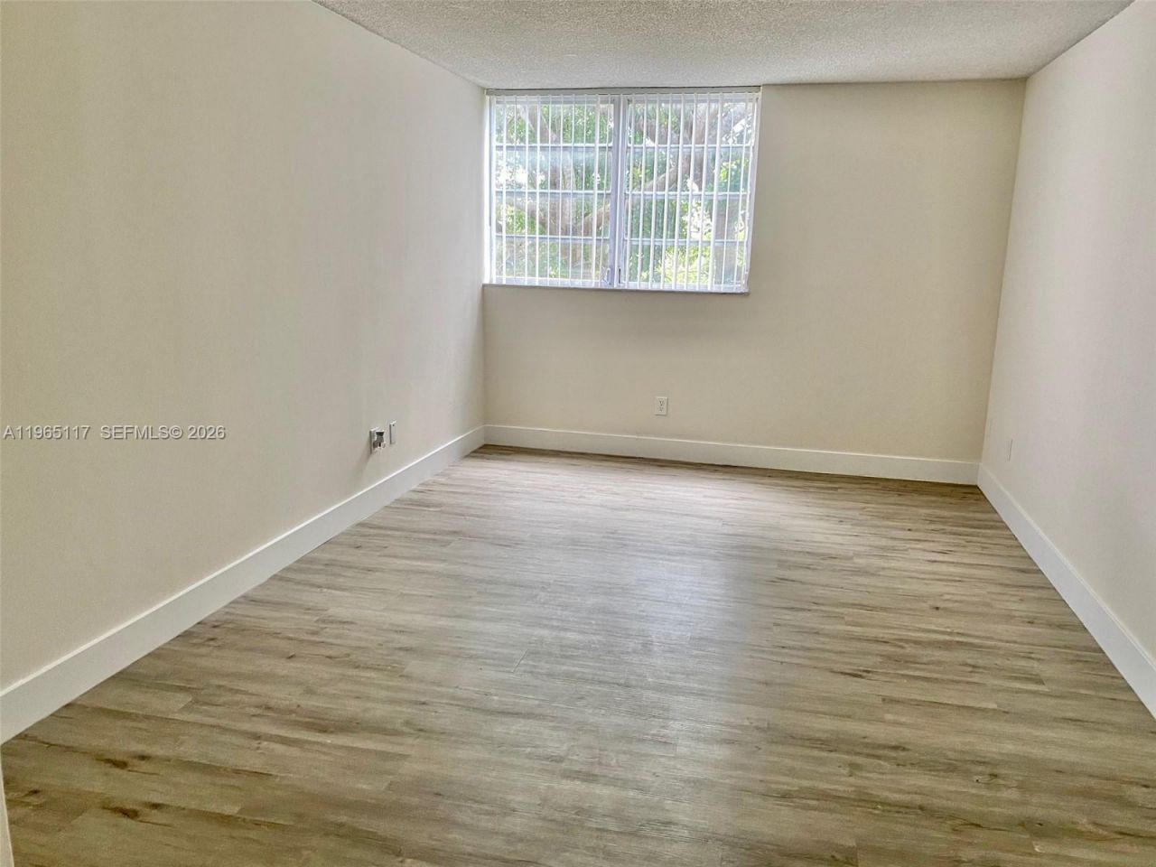 8897 Fontainebleau Blvd , Unit 303, Miami, FL 33172 Photo