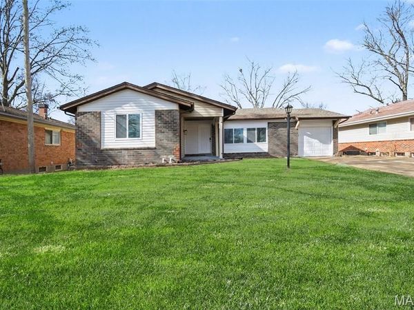 2855 Devonshire Drive, Florissant, MO 63033