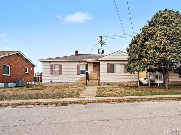 38 N Main Street, Wood River, IL 62095