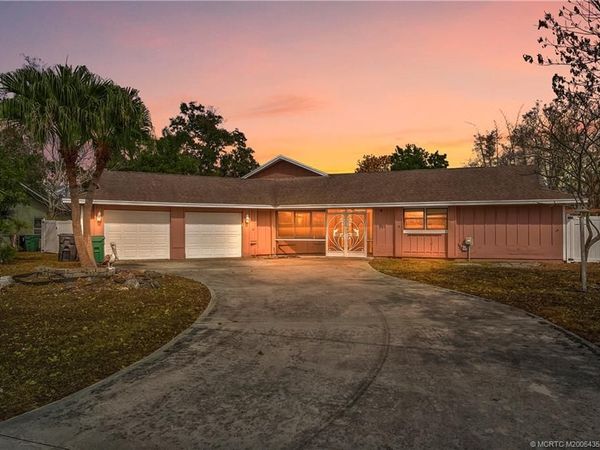 981 SE Lansdowne Avenue, Port St Lucie, FL 34983