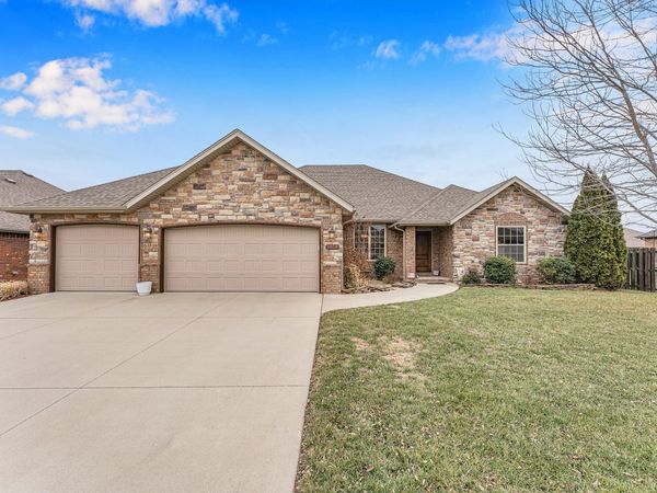 1058 S Henry Avenue, Republic, MO 65738