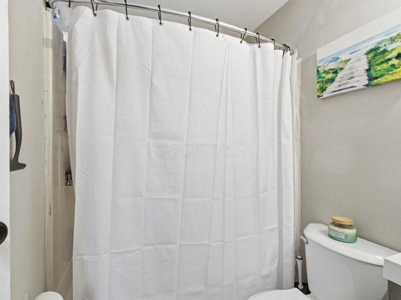 6191-6193 Ambleside Drive, Columbus, OH 43229 Photo 8