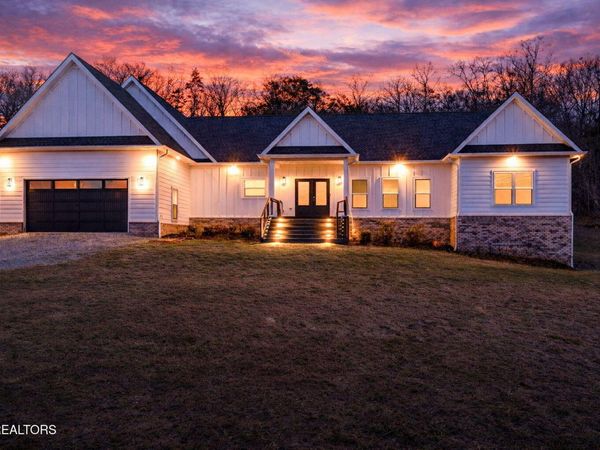 916 Zirkle Rd, Dandridge, TN 37725