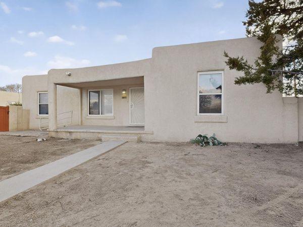 1124 La Poblana Road NW, Albuquerque, NM 87107