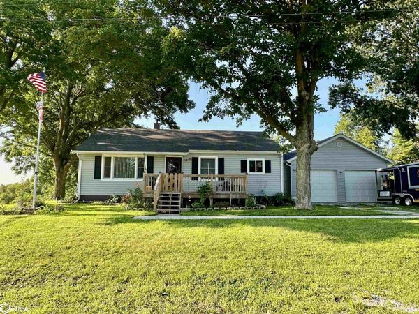 105 E Washington St., Roseville, IL 61473