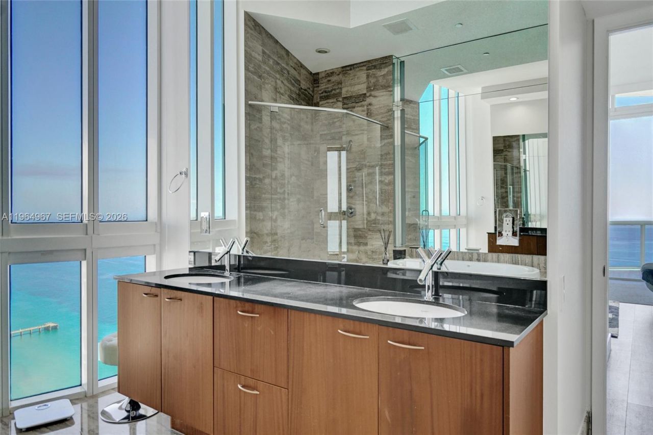 15901 Collins Ave, Unit 4301, Sunny Isles Beach, FL 33160 Photo