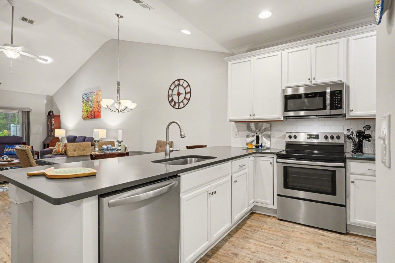 654 Misty Hammock Dr. Photo 8