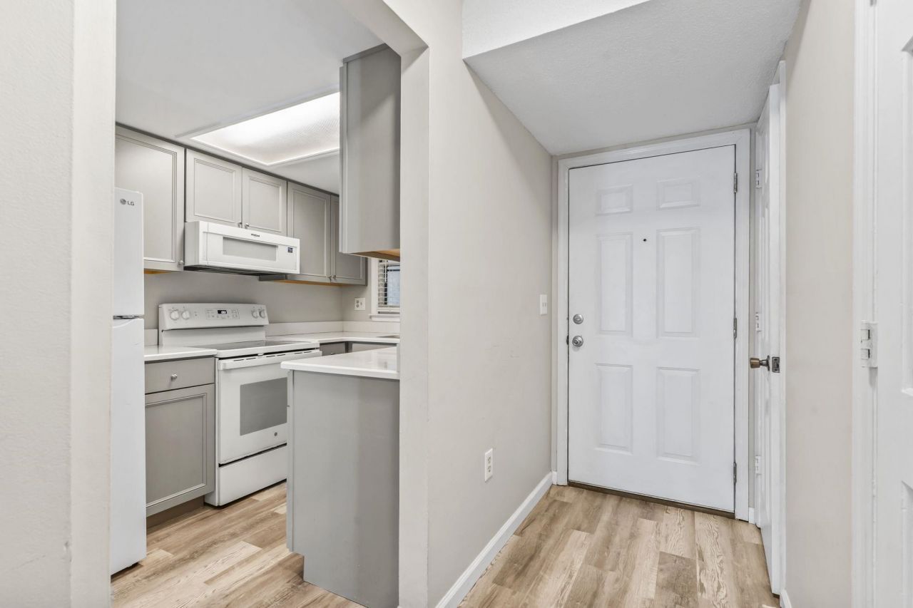 512 N 30th Ave. N Photo 5