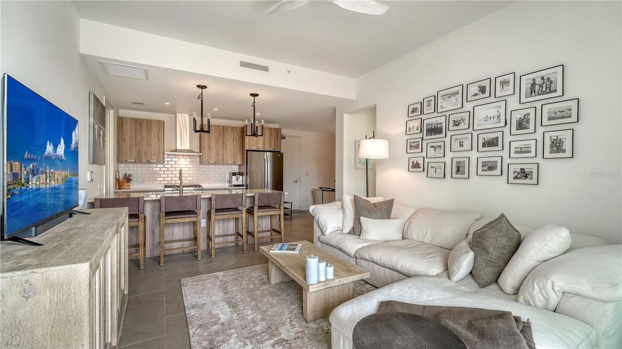 635 S Orange Avenue, Unit 301, Sarasota, FL 34236 Photo