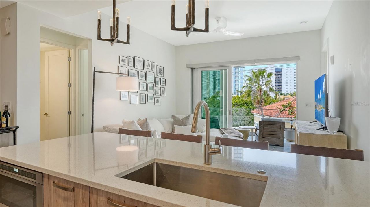 635 S Orange Avenue, Unit 301, Sarasota, FL 34236 Photo