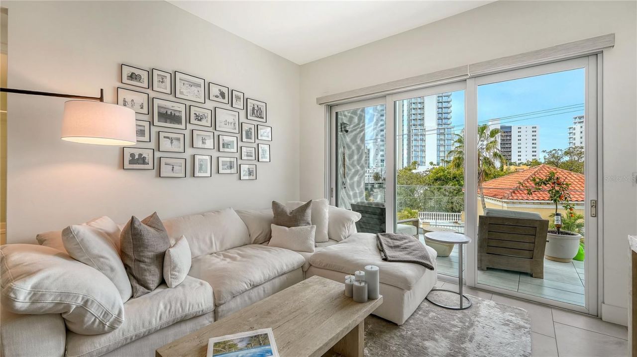 635 S Orange Avenue, Unit 301, Sarasota, FL 34236 Photo