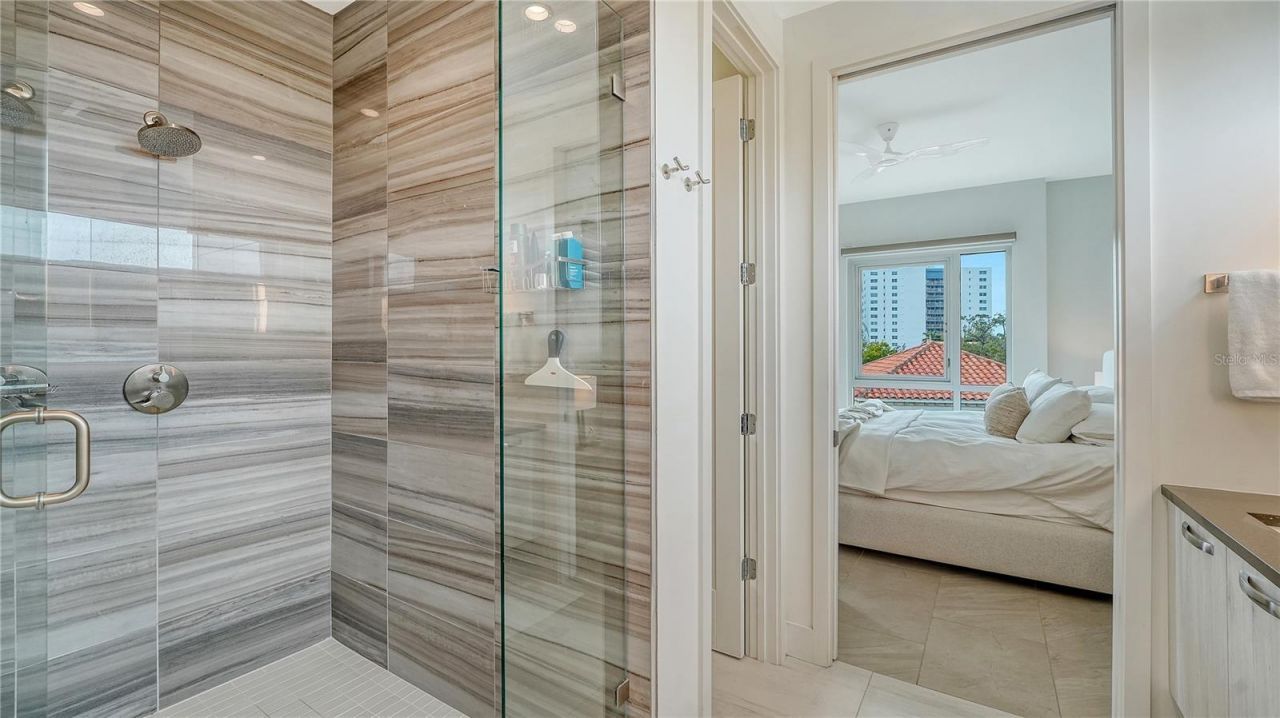 635 S Orange Avenue, Unit 301, Sarasota, FL 34236 Photo