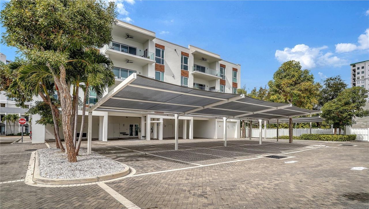 635 S Orange Avenue, Unit 301, Sarasota, FL 34236 Photo
