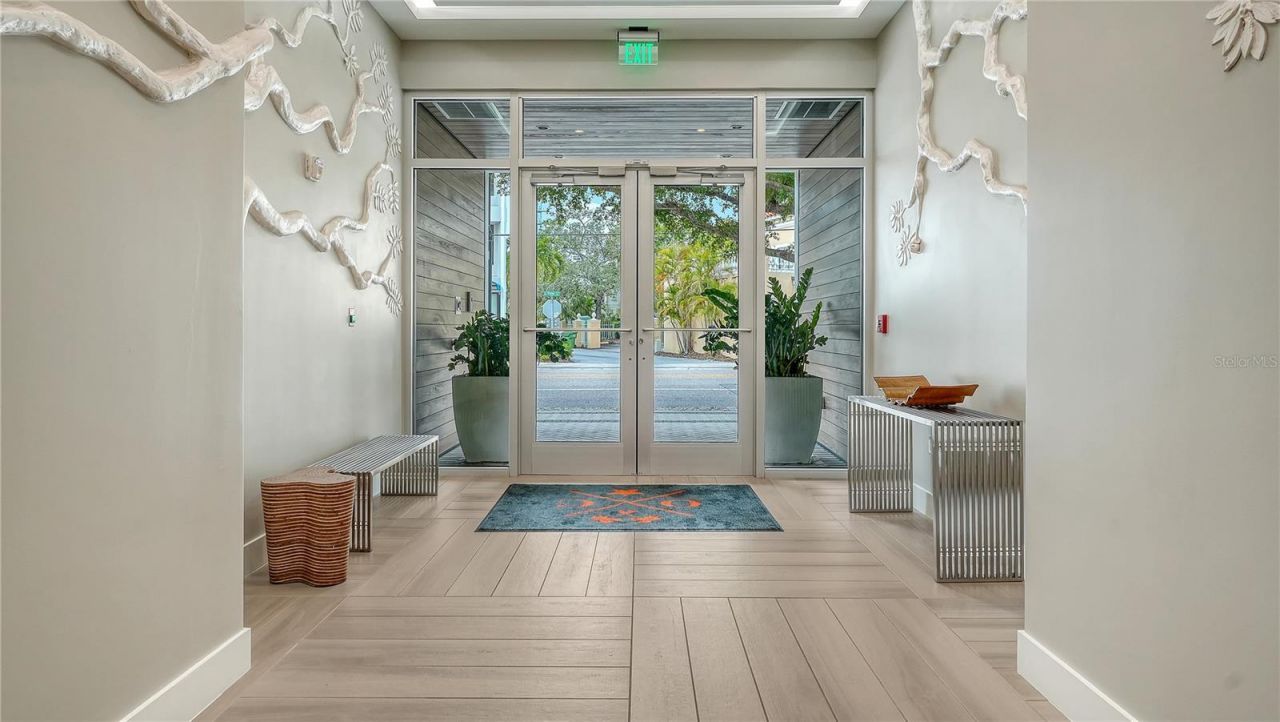 635 S Orange Avenue, Unit 301, Sarasota, FL 34236 Photo