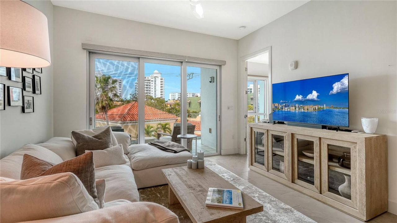 635 S Orange Avenue, Unit 301, Sarasota, FL 34236 Photo