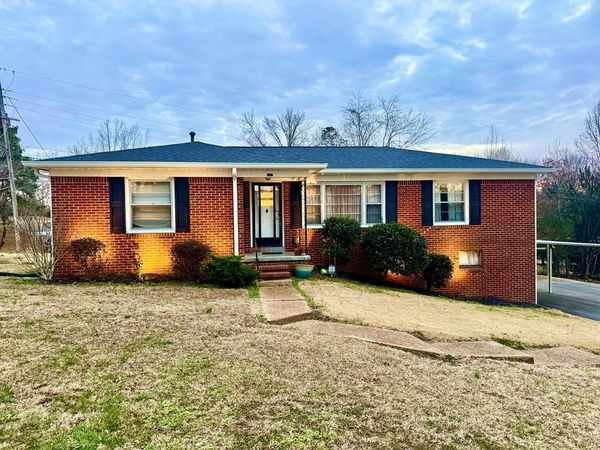 147 Berry St , Camden, TN 38320