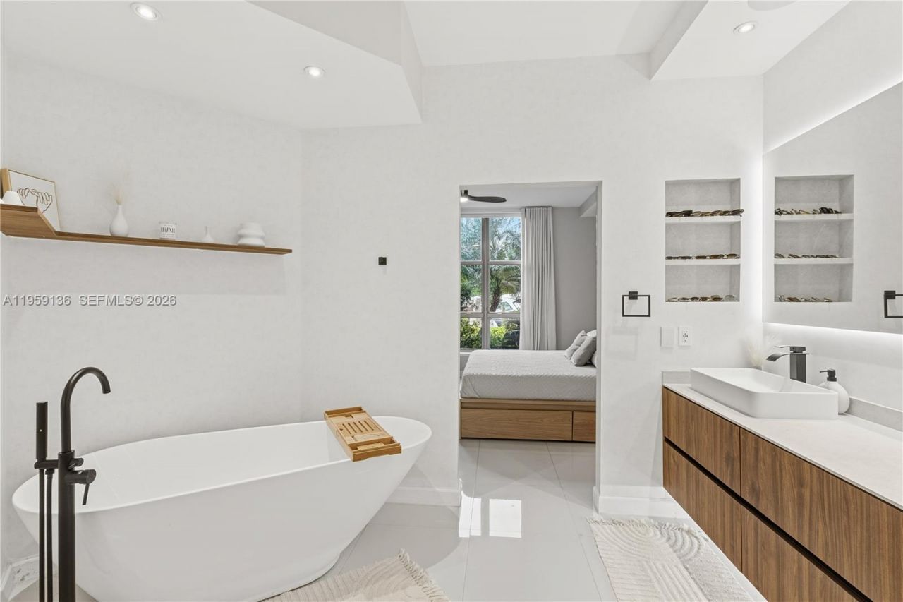 3500 Mystic Pointe Dr, Unit 104, Aventura, FL 33180 Photo