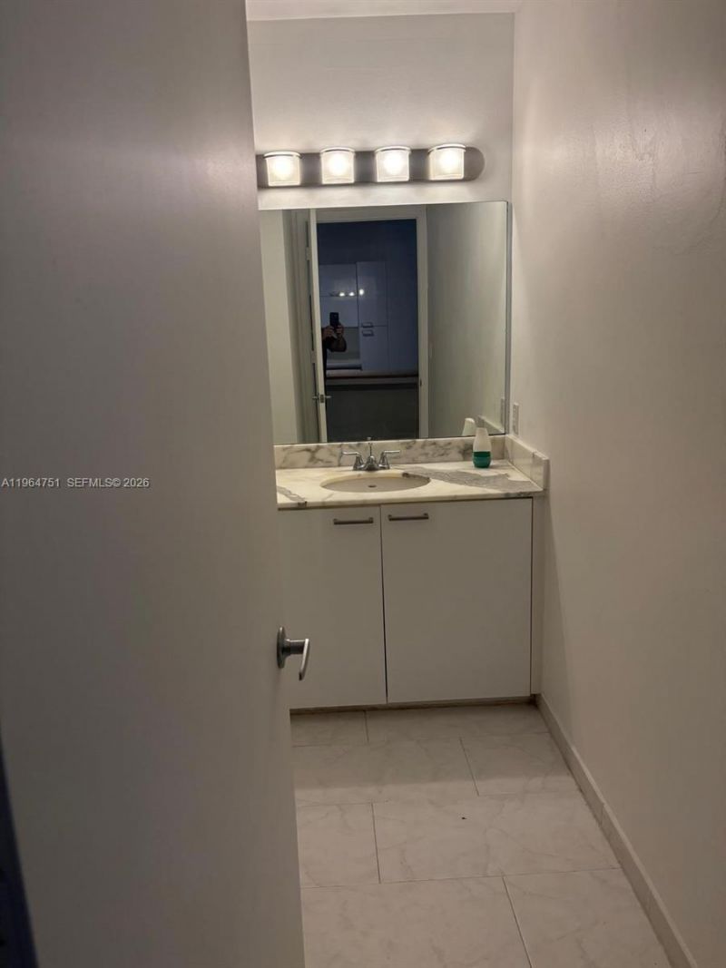 234 NE 3rd St, Unit 1509, Miami, FL 33132 Photo