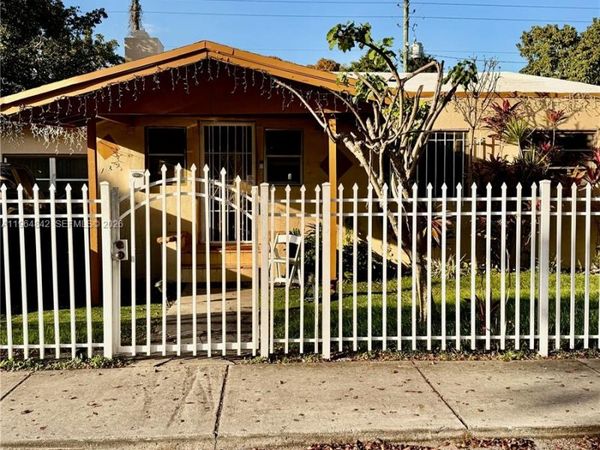 729 NW 47th Ter , Miami, FL 33127