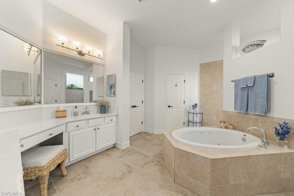 2648 Fairmont Isle Cir , Cape Coral, FL 33991 Photo