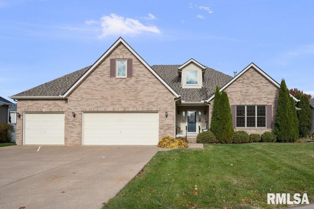 850 W Price Street, Eldridge, IA 52748 Main Photo