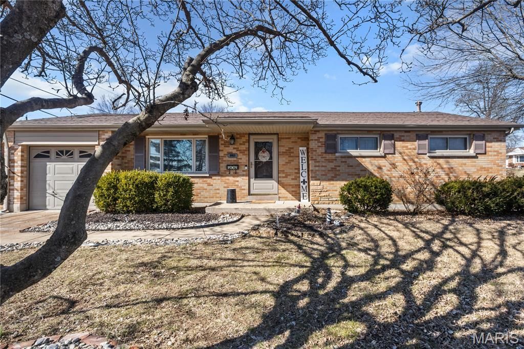 9901 Wil Bes Drive, Affton, MO 63123 Main Photo