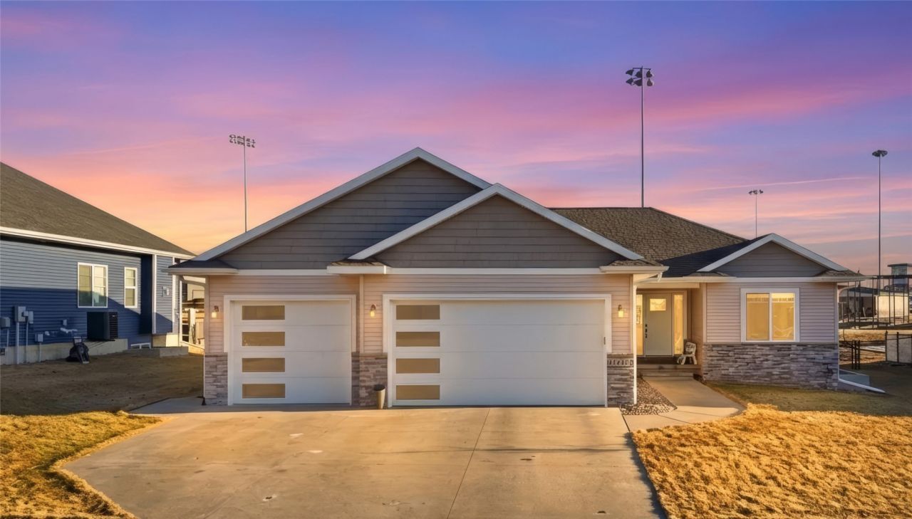 1405 E Tartan Drive, North Liberty, IA 52317 Main Photo