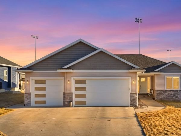 1405 E Tartan Drive, North Liberty, IA 52317