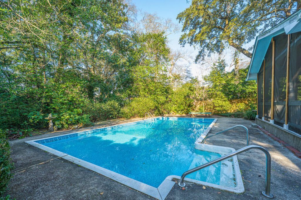 1805 Huntington Drive Photo 11