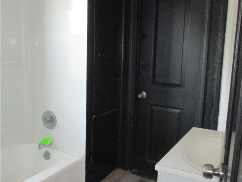 3582 E 112th Street, Cleveland, OH 44105 Photo 9