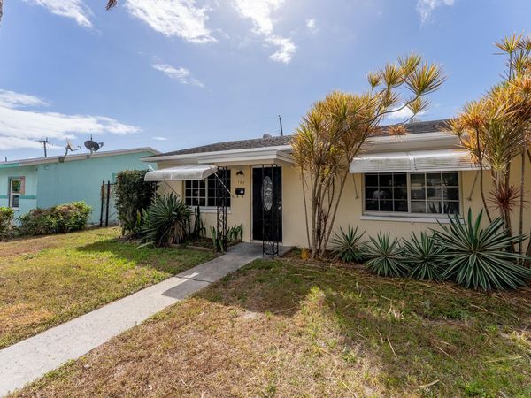 137 W 34th Street, Riviera Beach, FL 33404