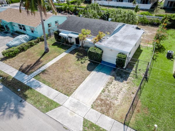 137 W 34th Street, Riviera Beach, FL 33404