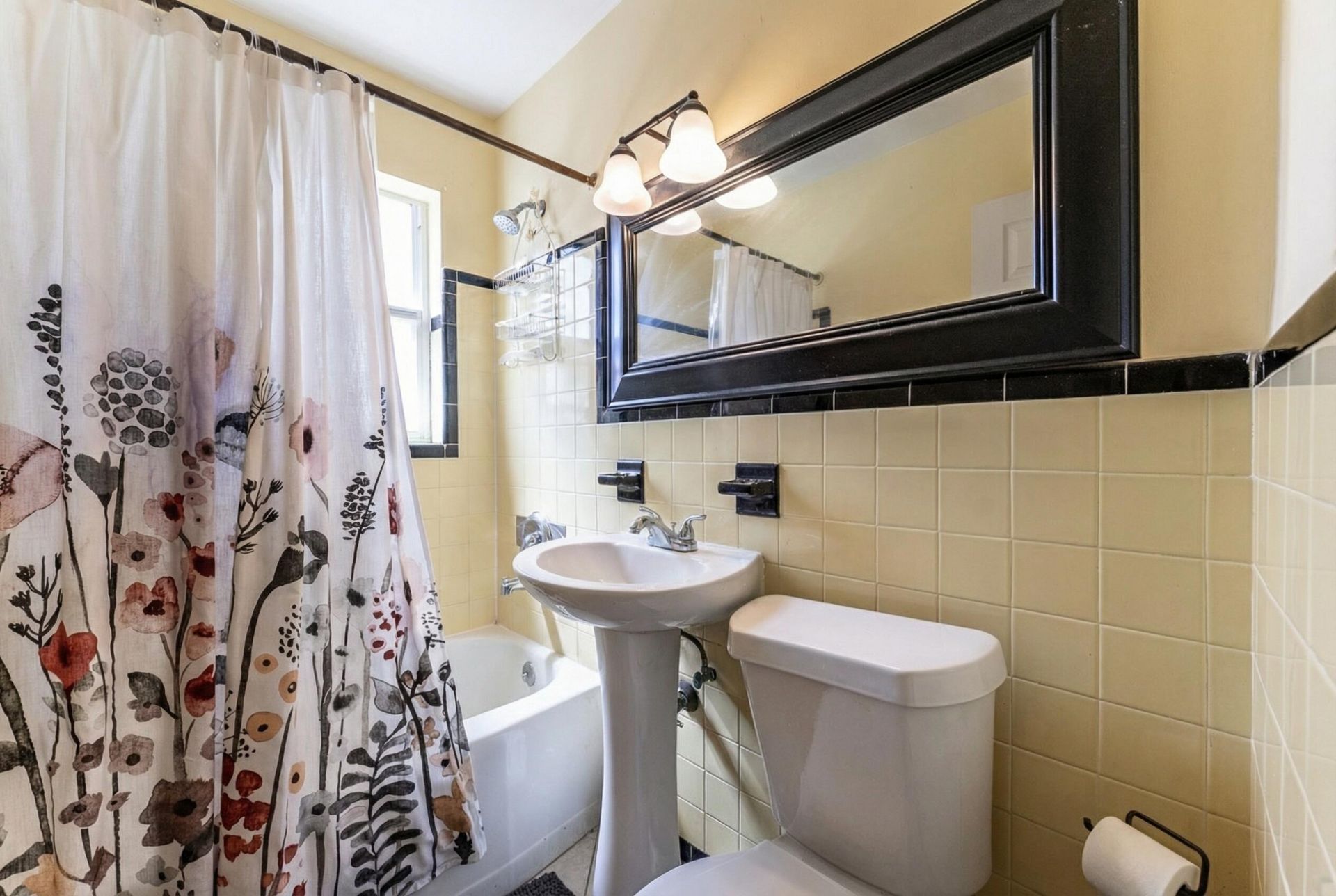 137 W 34th Street, Riviera Beach, FL 33404 Photo