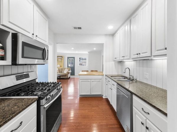 385 HOLMES CIR, Memphis, TN 38111