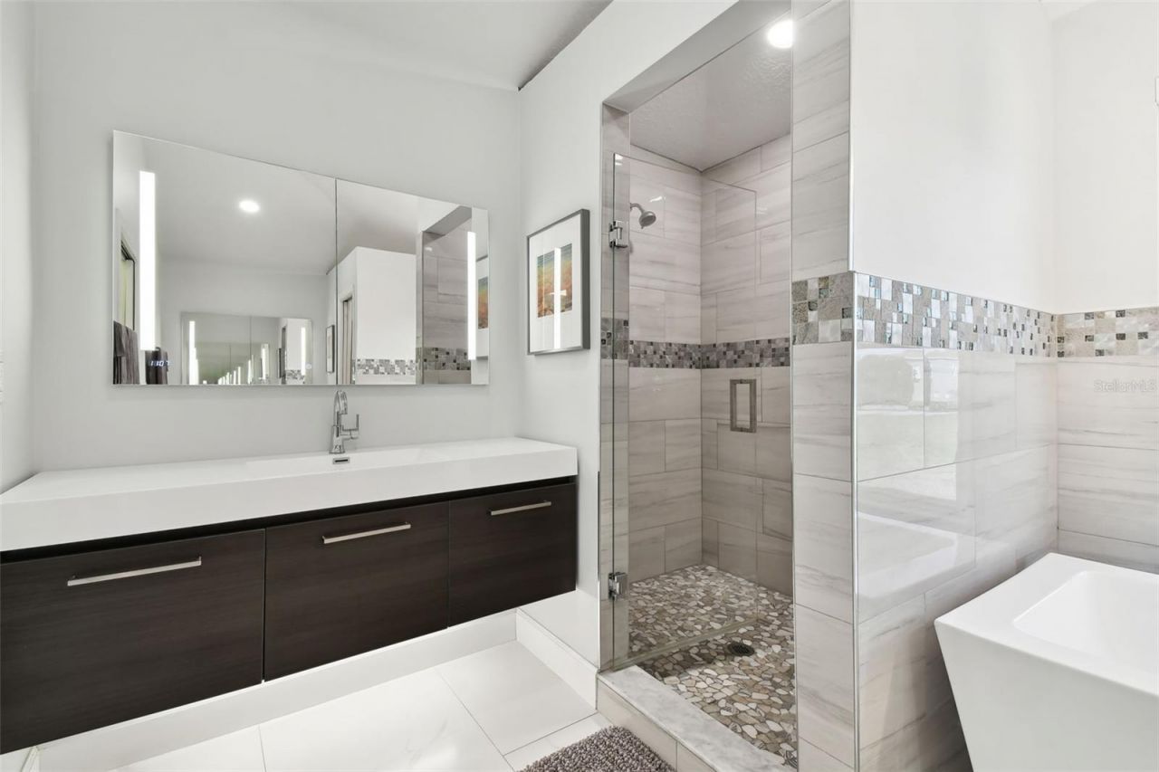 21 Crescent Place S, Saint Petersburg, FL 33711 Photo