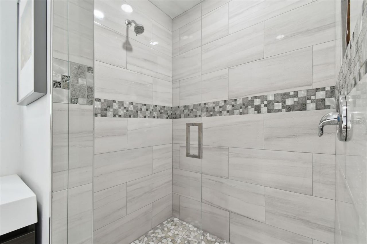 21 Crescent Place S, Saint Petersburg, FL 33711 Photo